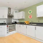 Spacious 1Br Flat, 4 Min To Streatham Hill Station