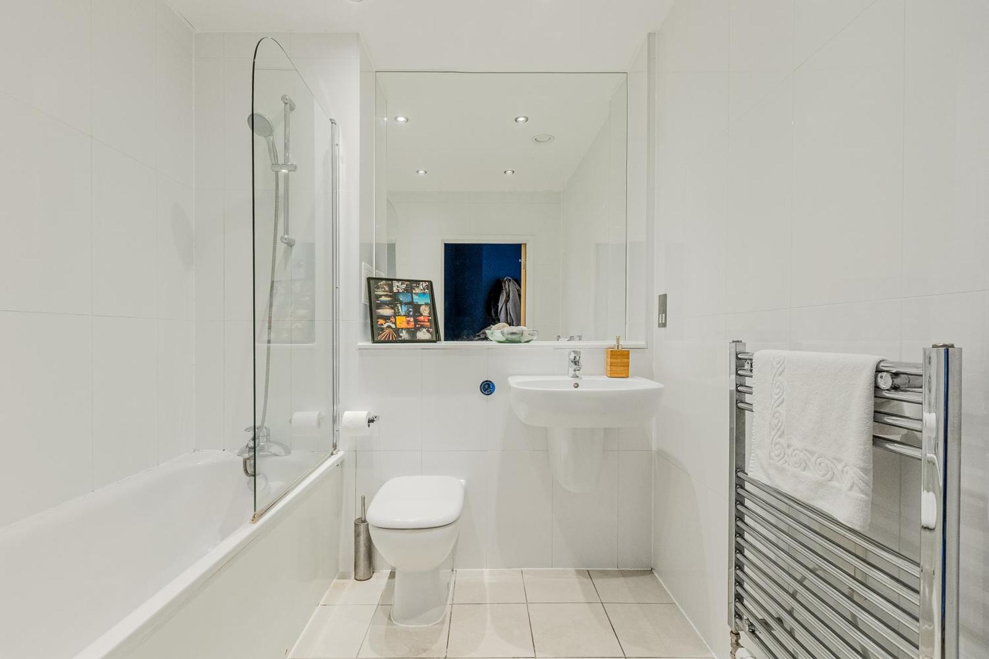 Spacious 1br Flat, 4 Min To Streatham Hill Station Appartement *